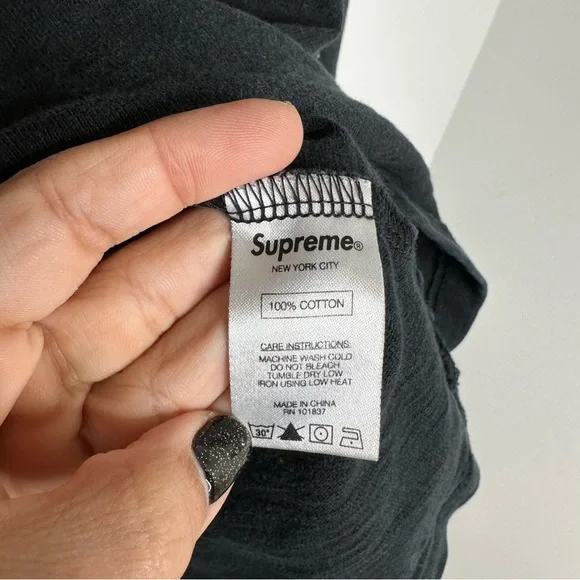 Supreme Men’s Black Logo Pocket Long Sleeve Pocket Tee - Picture 3 of 5